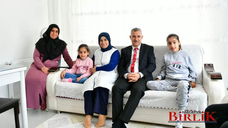 Başkan Çınar, Elif Ve Mehtap Kardeşlerini Unutmadı