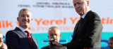 Cumhurbaşkanı Recep Tayyip Erdoğan'dan Başkanı Çınar'a Ödül
