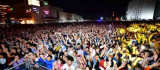 Ünlü Sanatçı Mustafa Ceceli'nin Konserini Yaklaşık 40 Bin Kişi İzledi 