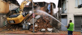 Yeşilyurt'ta Tespiti Yapılan Riskli Binaların Yıkımı Yapılıyor